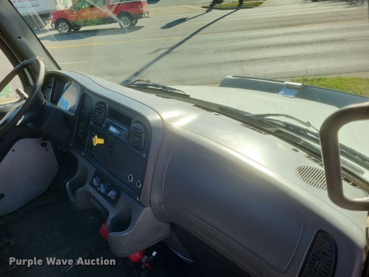 image for item DQ3763 2004 Freightliner Business Class M2 truck cab and chassis