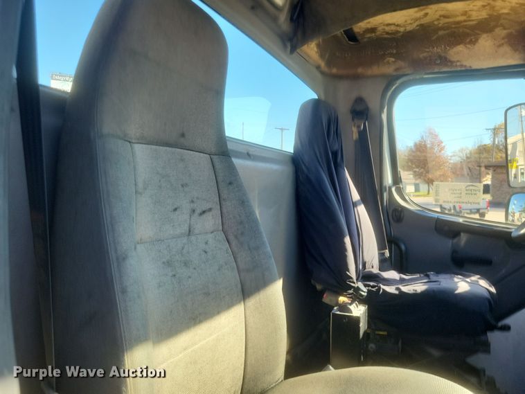 image for item DQ3763 2004 Freightliner Business Class M2 truck cab and chassis