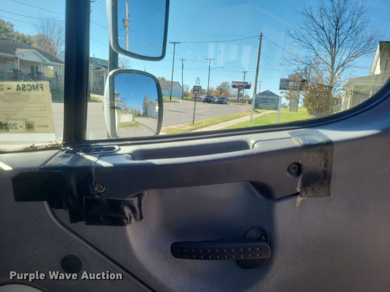 image for item DQ3763 2004 Freightliner Business Class M2 truck cab and chassis