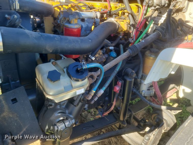 image for item DQ3763 2004 Freightliner Business Class M2 truck cab and chassis