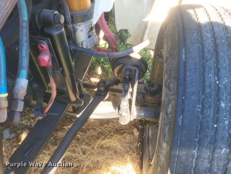 image for item DQ3763 2004 Freightliner Business Class M2 truck cab and chassis