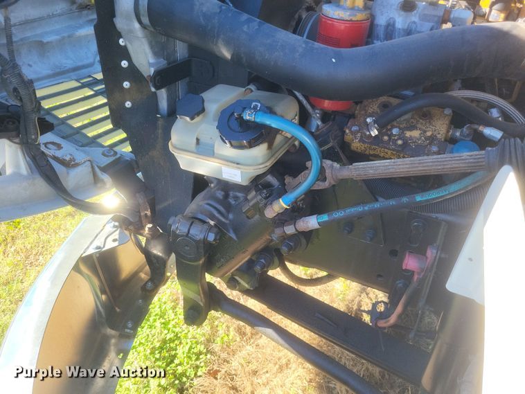 image for item DQ3763 2004 Freightliner Business Class M2 truck cab and chassis