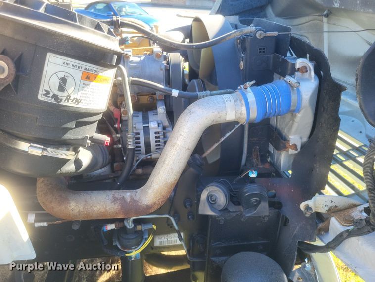 image for item DQ3763 2004 Freightliner Business Class M2 truck cab and chassis