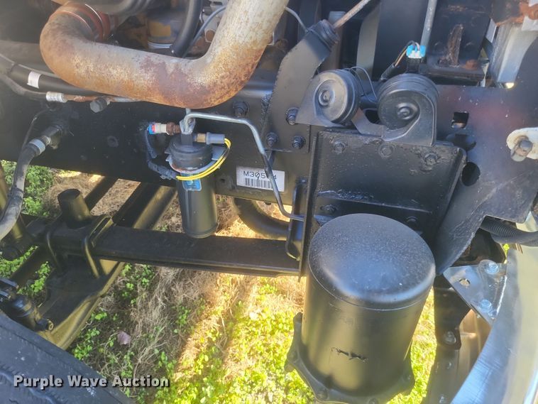 image for item DQ3763 2004 Freightliner Business Class M2 truck cab and chassis