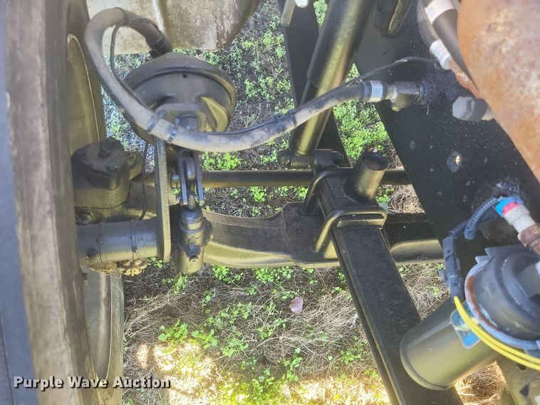 image for item DQ3763 2004 Freightliner Business Class M2 truck cab and chassis