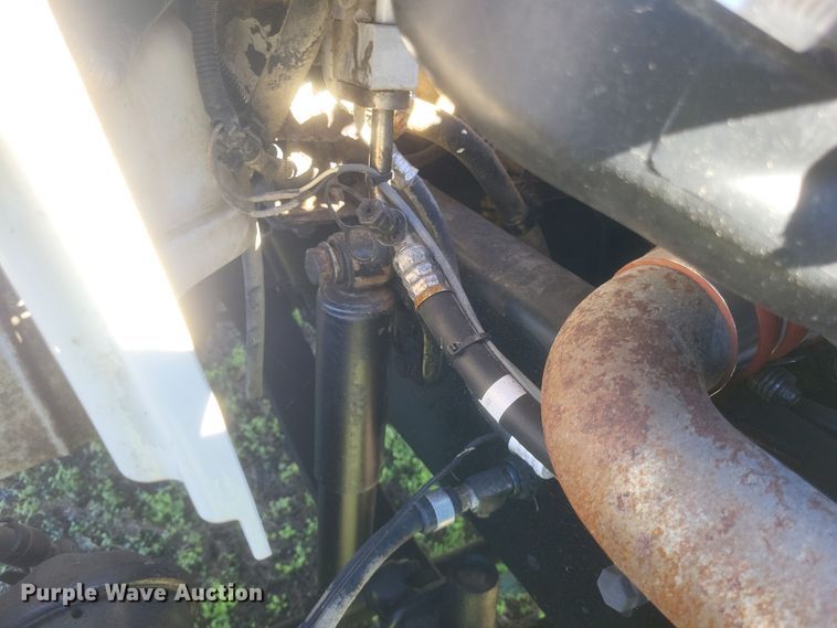 image for item DQ3763 2004 Freightliner Business Class M2 truck cab and chassis