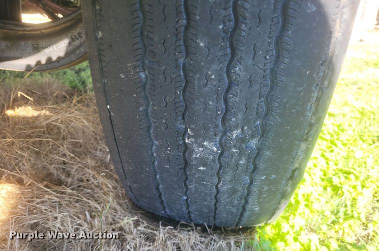 image for item DQ3763 2004 Freightliner Business Class M2 truck cab and chassis