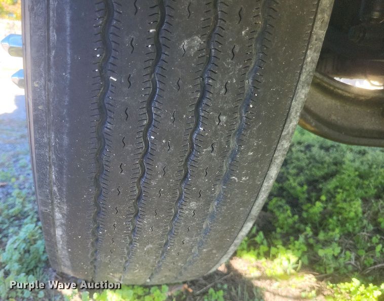 image for item DQ3763 2004 Freightliner Business Class M2 truck cab and chassis