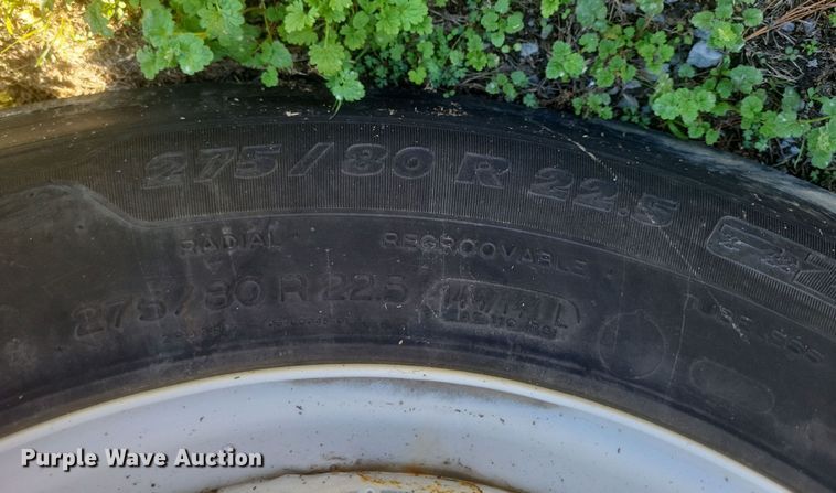 image for item DQ3763 2004 Freightliner Business Class M2 truck cab and chassis