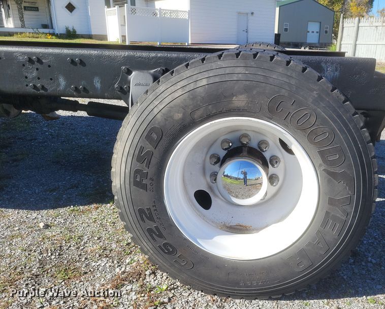 image for item DQ3763 2004 Freightliner Business Class M2 truck cab and chassis