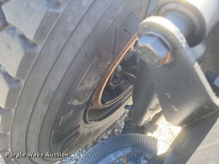 image for item DQ3763 2004 Freightliner Business Class M2 truck cab and chassis