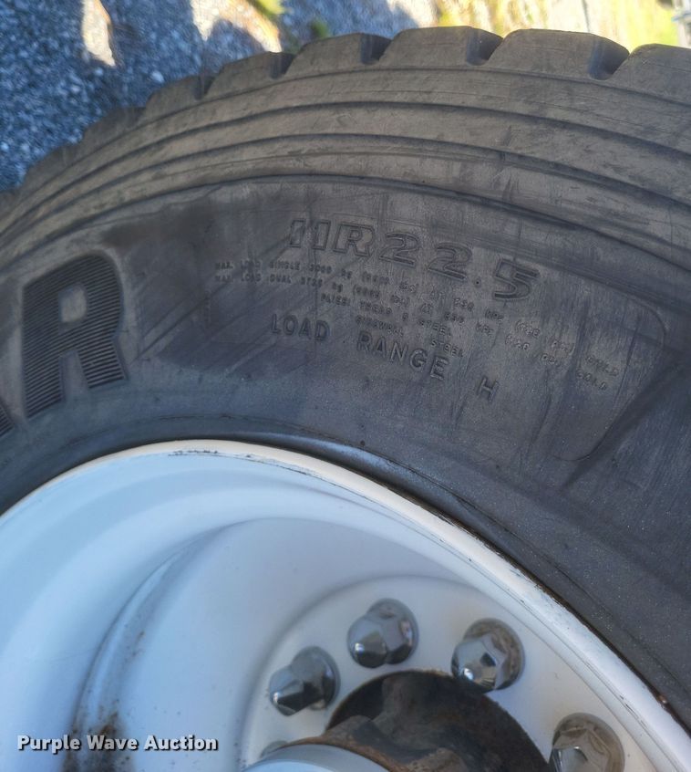 image for item DQ3763 2004 Freightliner Business Class M2 truck cab and chassis