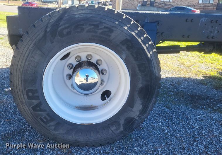 image for item DQ3763 2004 Freightliner Business Class M2 truck cab and chassis