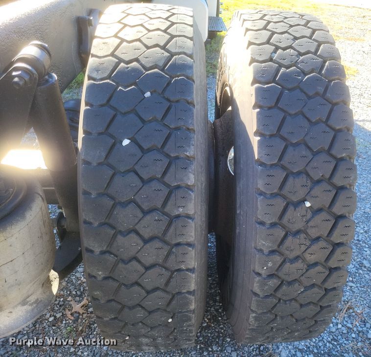 image for item DQ3763 2004 Freightliner Business Class M2 truck cab and chassis