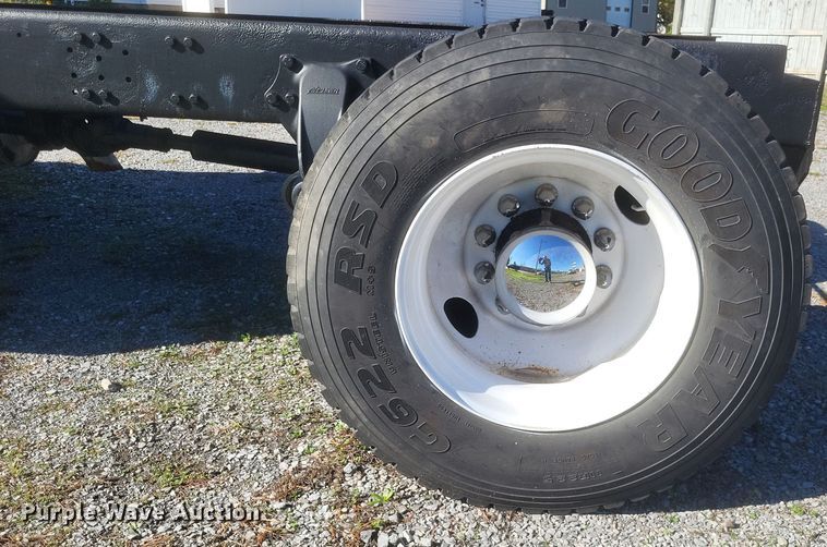 image for item DQ3763 2004 Freightliner Business Class M2 truck cab and chassis