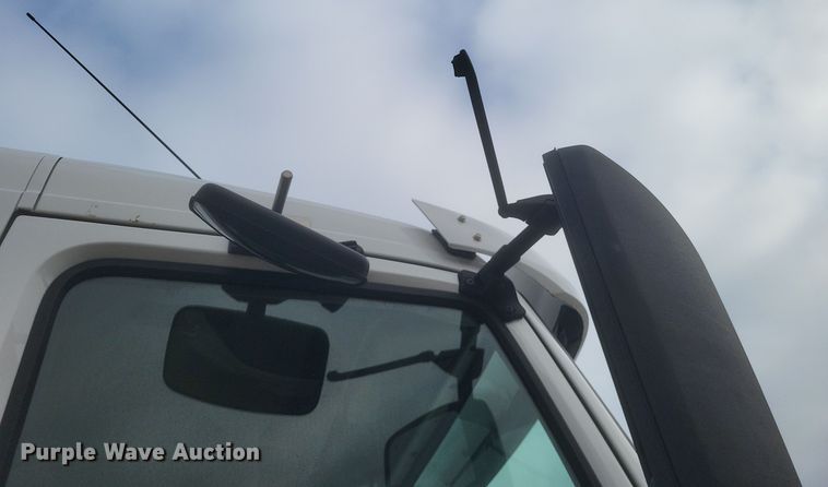 image for item DQ3811 2012 Volvo VNL semi truck