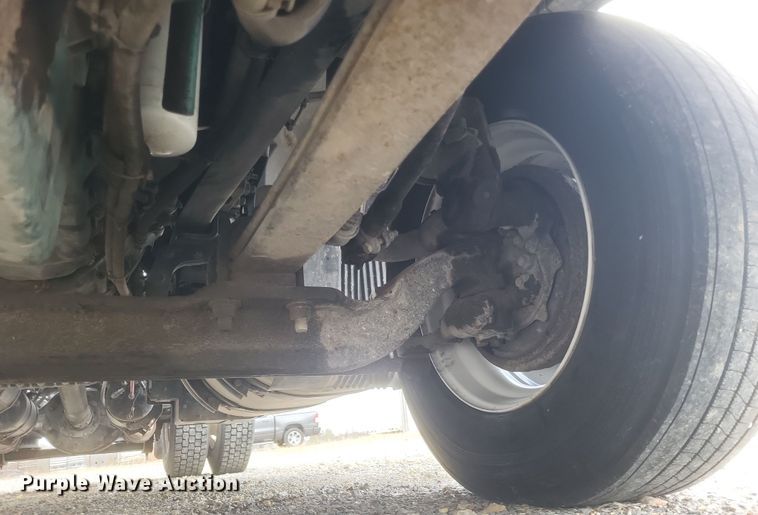 image for item DQ3811 2012 Volvo VNL semi truck