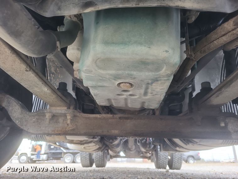 image for item DQ3811 2012 Volvo VNL semi truck