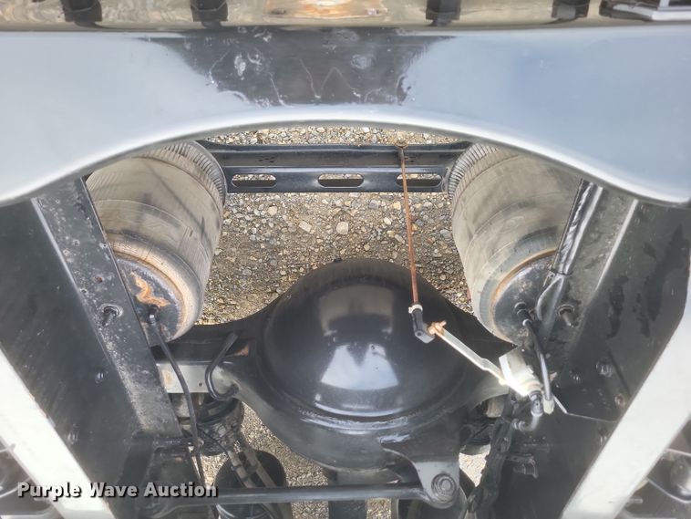 image for item DQ3811 2012 Volvo VNL semi truck