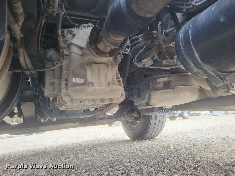 image for item DQ3811 2012 Volvo VNL semi truck