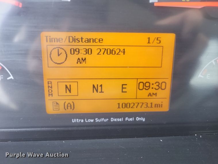 image for item DQ3811 2012 Volvo VNL semi truck