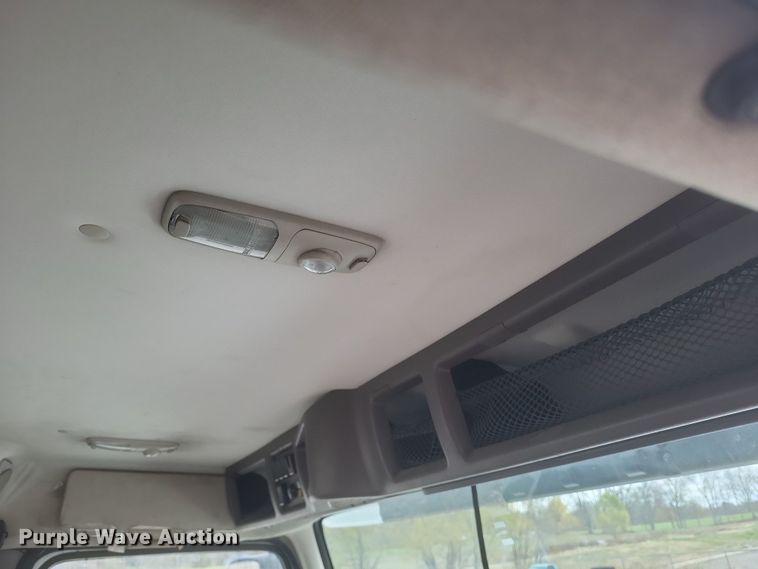 image for item DQ3811 2012 Volvo VNL semi truck