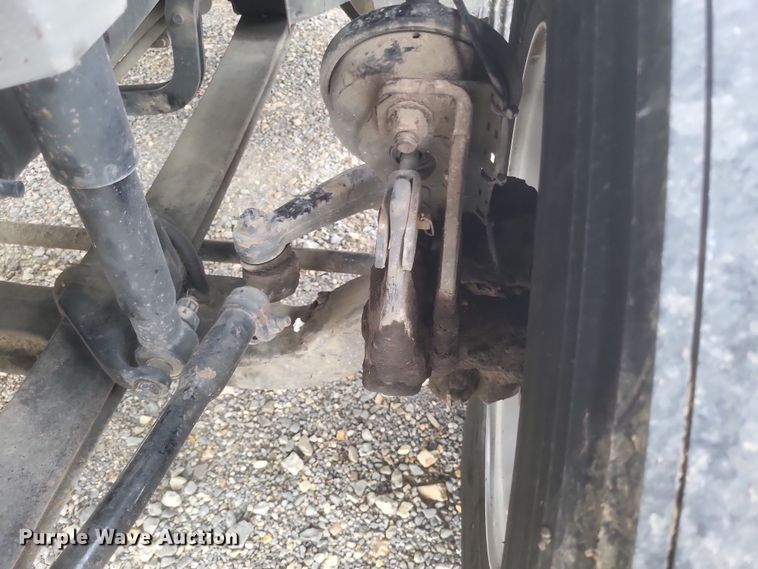 image for item DQ3811 2012 Volvo VNL semi truck