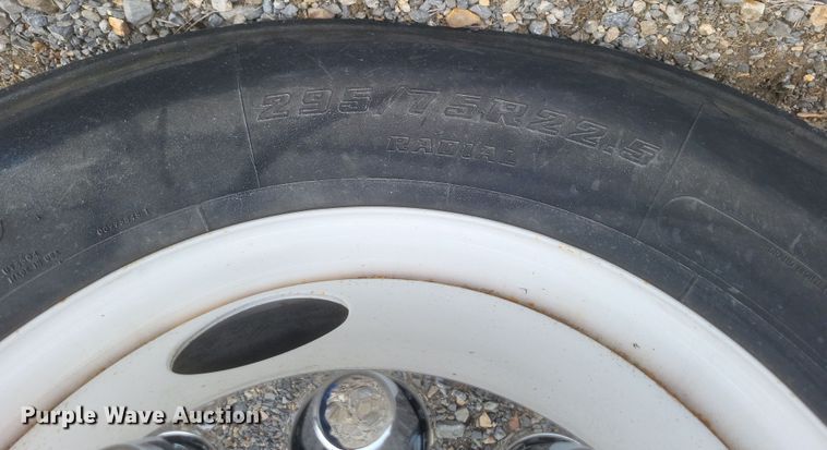 image for item DQ3811 2012 Volvo VNL semi truck