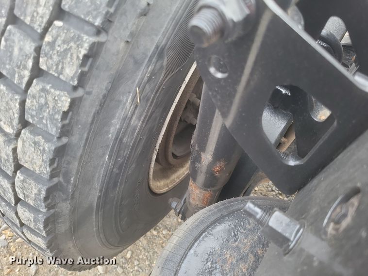 image for item DQ3811 2012 Volvo VNL semi truck