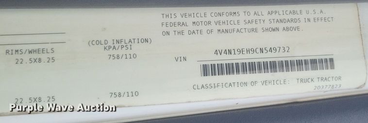 image for item DQ3811 2012 Volvo VNL semi truck