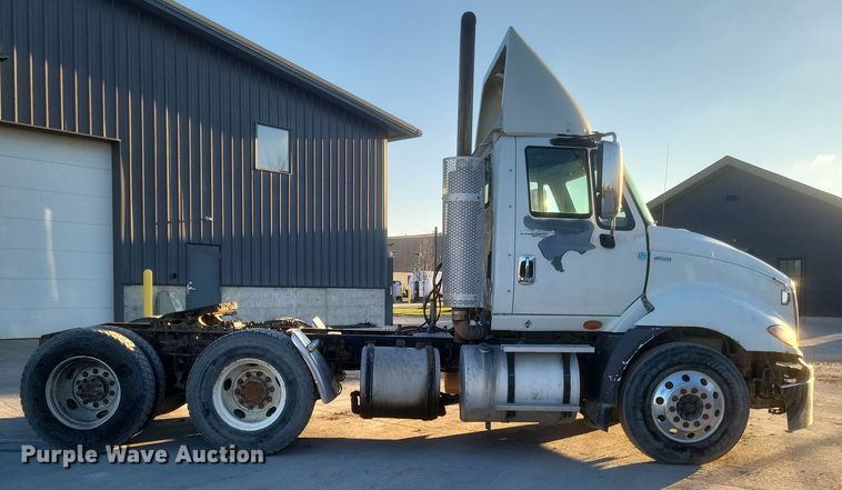 image for item DQ3828 2011 International  Prostar  semi truck