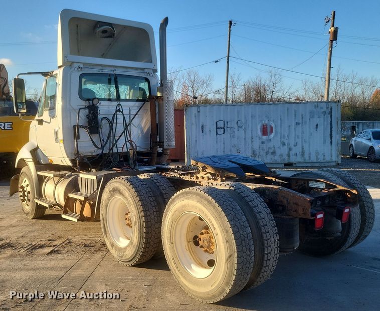 image for item DQ3828 2011 International  Prostar  semi truck