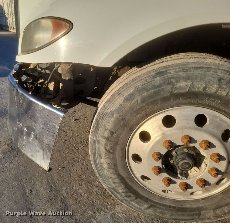 image for item DQ3828 2011 International  Prostar  semi truck