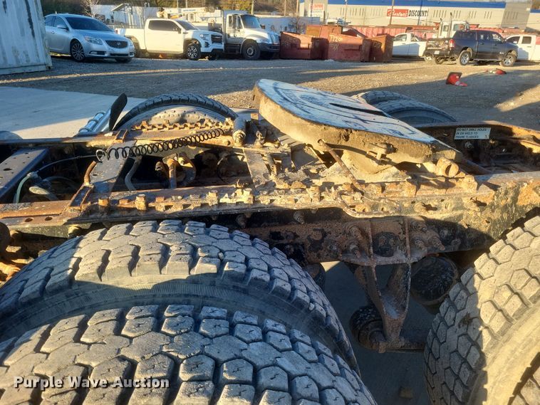 image for item DQ3828 2011 International  Prostar  semi truck