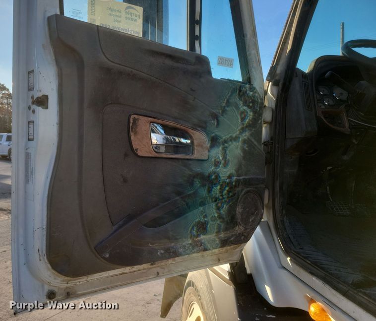 image for item DQ3828 2011 International  Prostar  semi truck