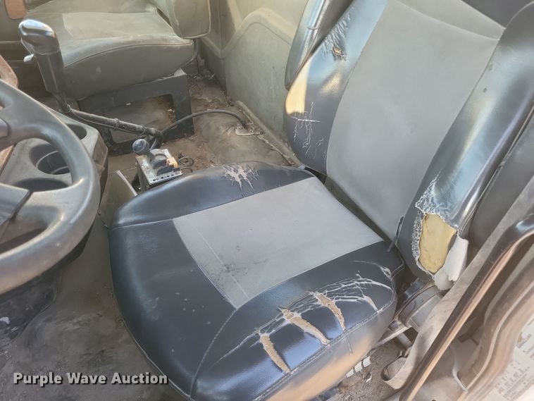 image for item DQ3828 2011 International  Prostar  semi truck