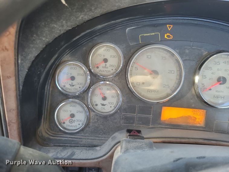 image for item DQ3828 2011 International  Prostar  semi truck