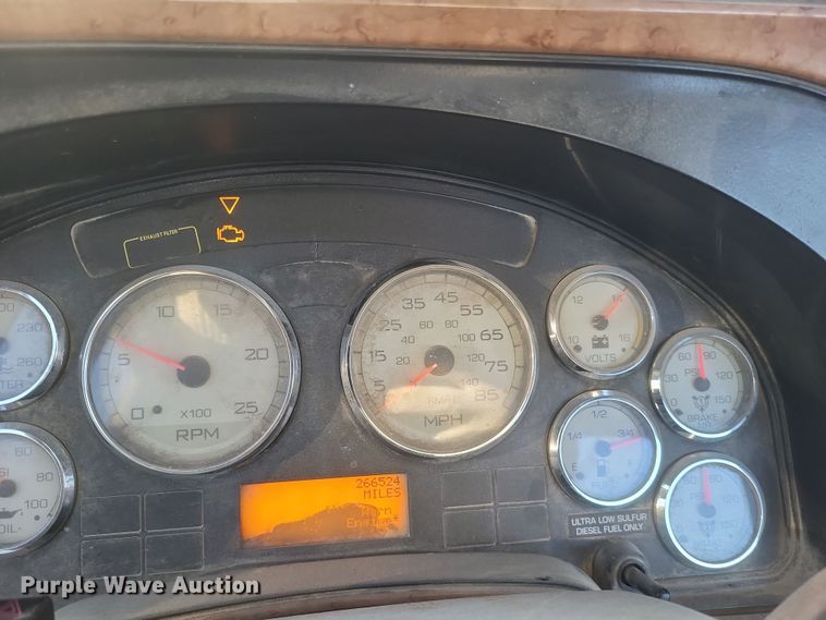 image for item DQ3828 2011 International  Prostar  semi truck