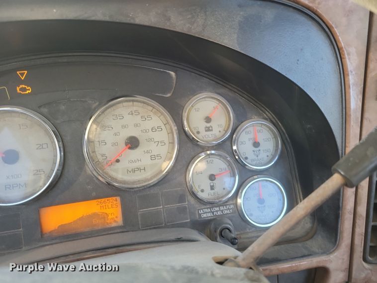 image for item DQ3828 2011 International  Prostar  semi truck