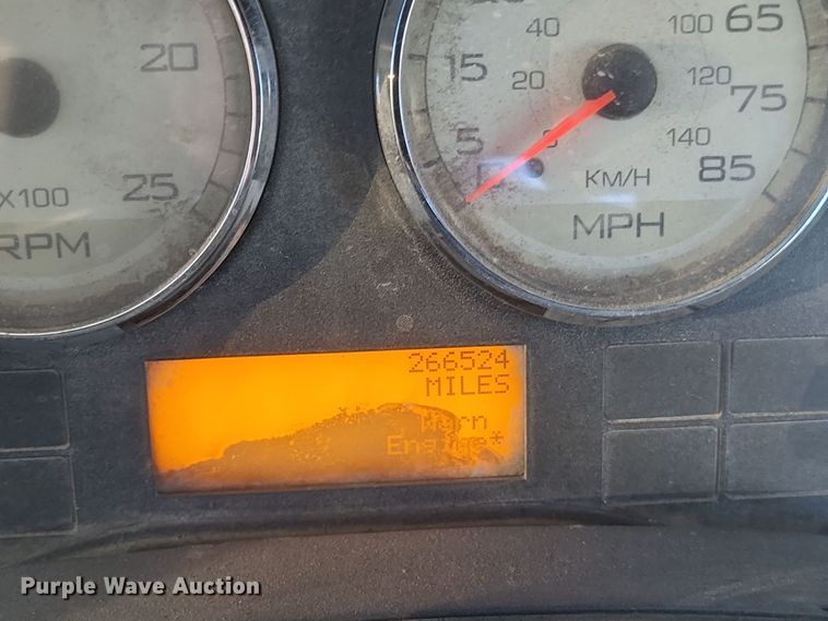 image for item DQ3828 2011 International  Prostar  semi truck