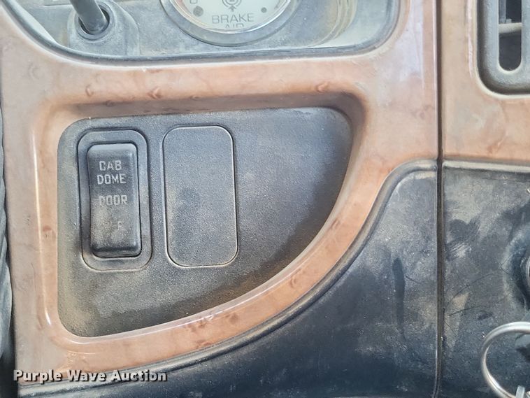 image for item DQ3828 2011 International  Prostar  semi truck