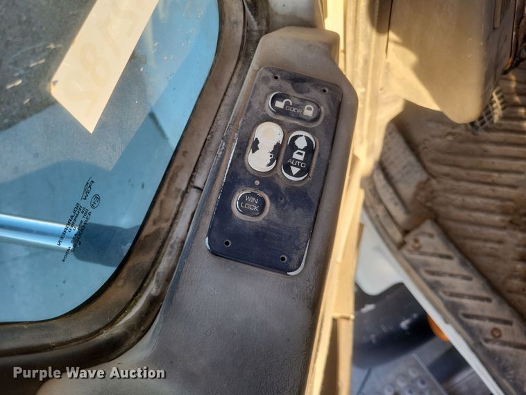 image for item DQ3828 2011 International  Prostar  semi truck