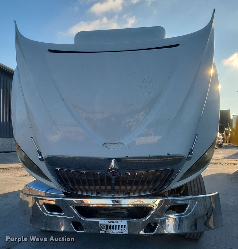 image for item DQ3828 2011 International  Prostar  semi truck