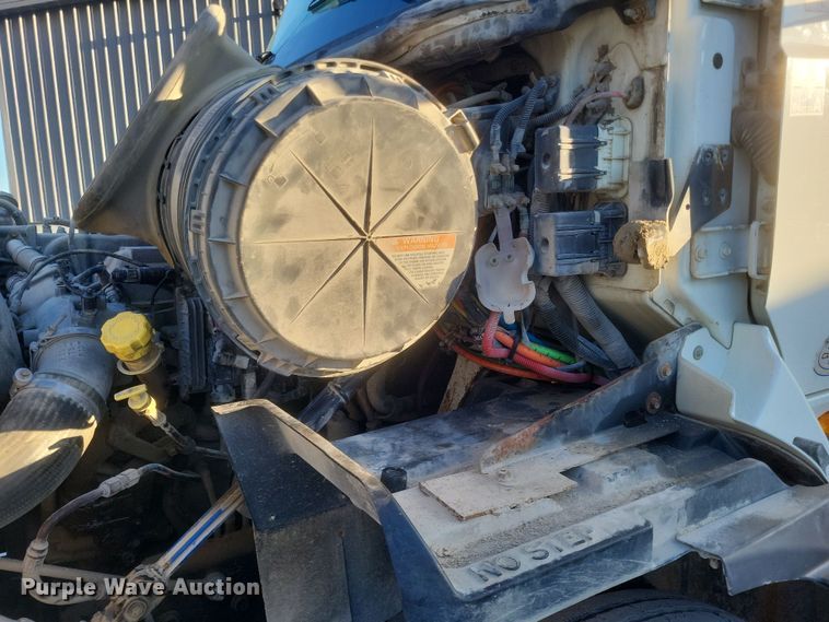 image for item DQ3828 2011 International  Prostar  semi truck