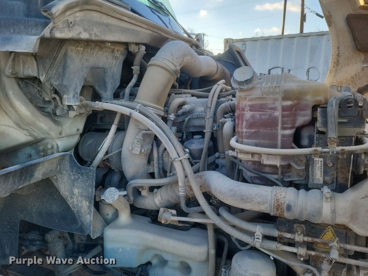 image for item DQ3828 2011 International  Prostar  semi truck