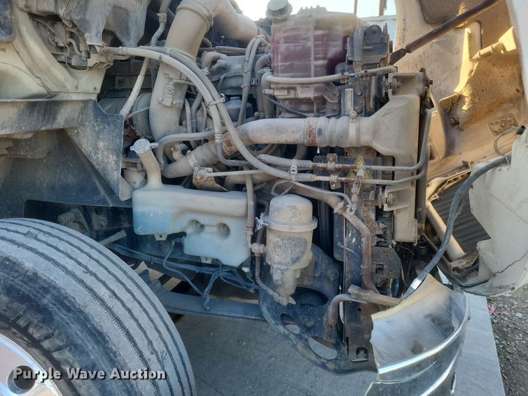 image for item DQ3828 2011 International  Prostar  semi truck