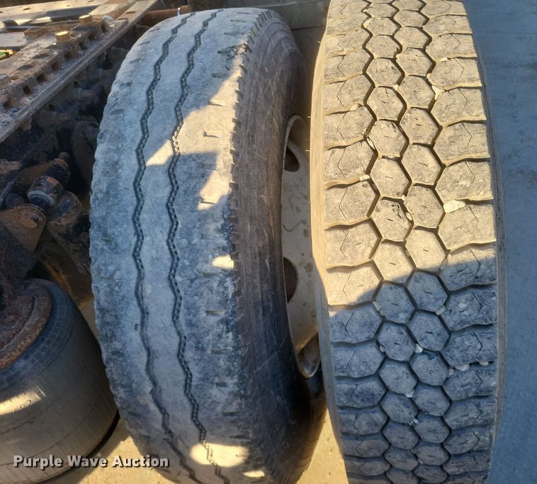 image for item DQ3828 2011 International  Prostar  semi truck