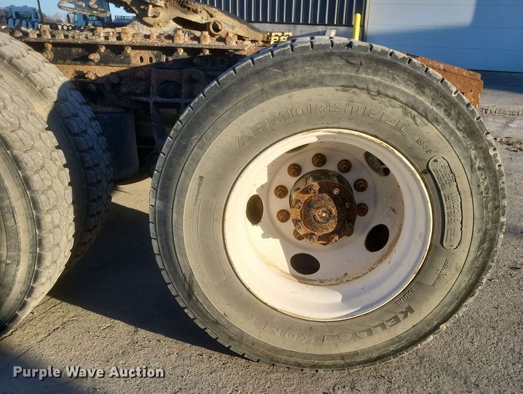 image for item DQ3828 2011 International  Prostar  semi truck