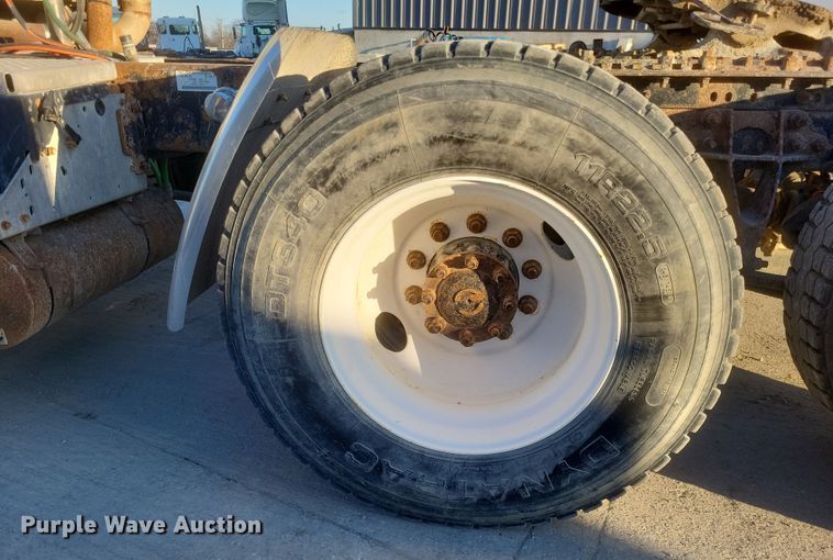 image for item DQ3828 2011 International  Prostar  semi truck