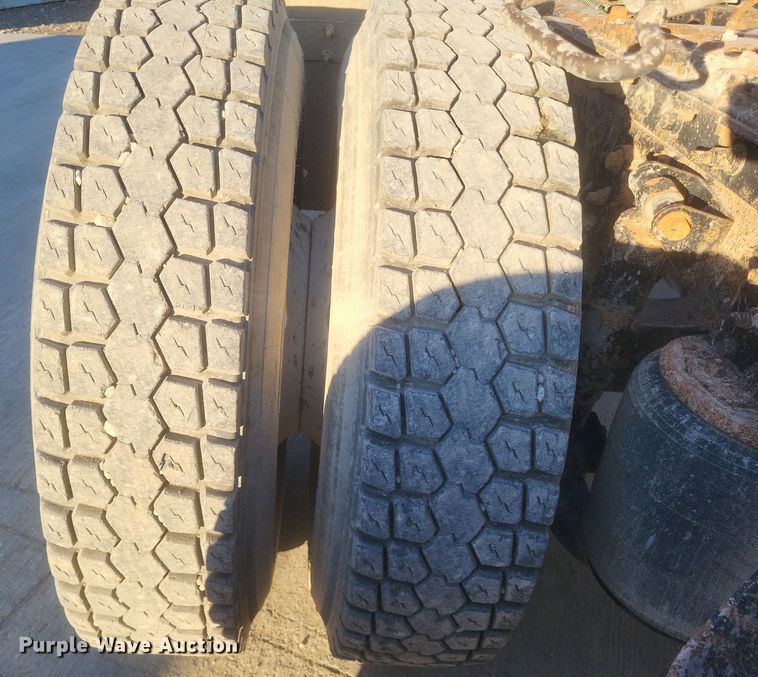 image for item DQ3828 2011 International  Prostar  semi truck